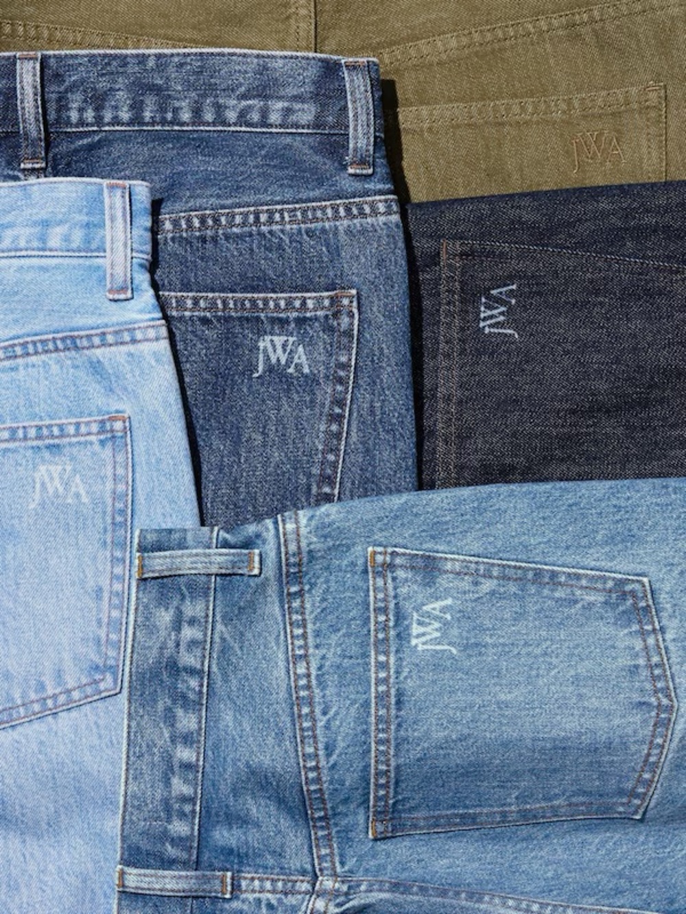 Uniqlo JW Anderson collab Women’s Straight Leg Jeans — Medium Blue wash 25x31